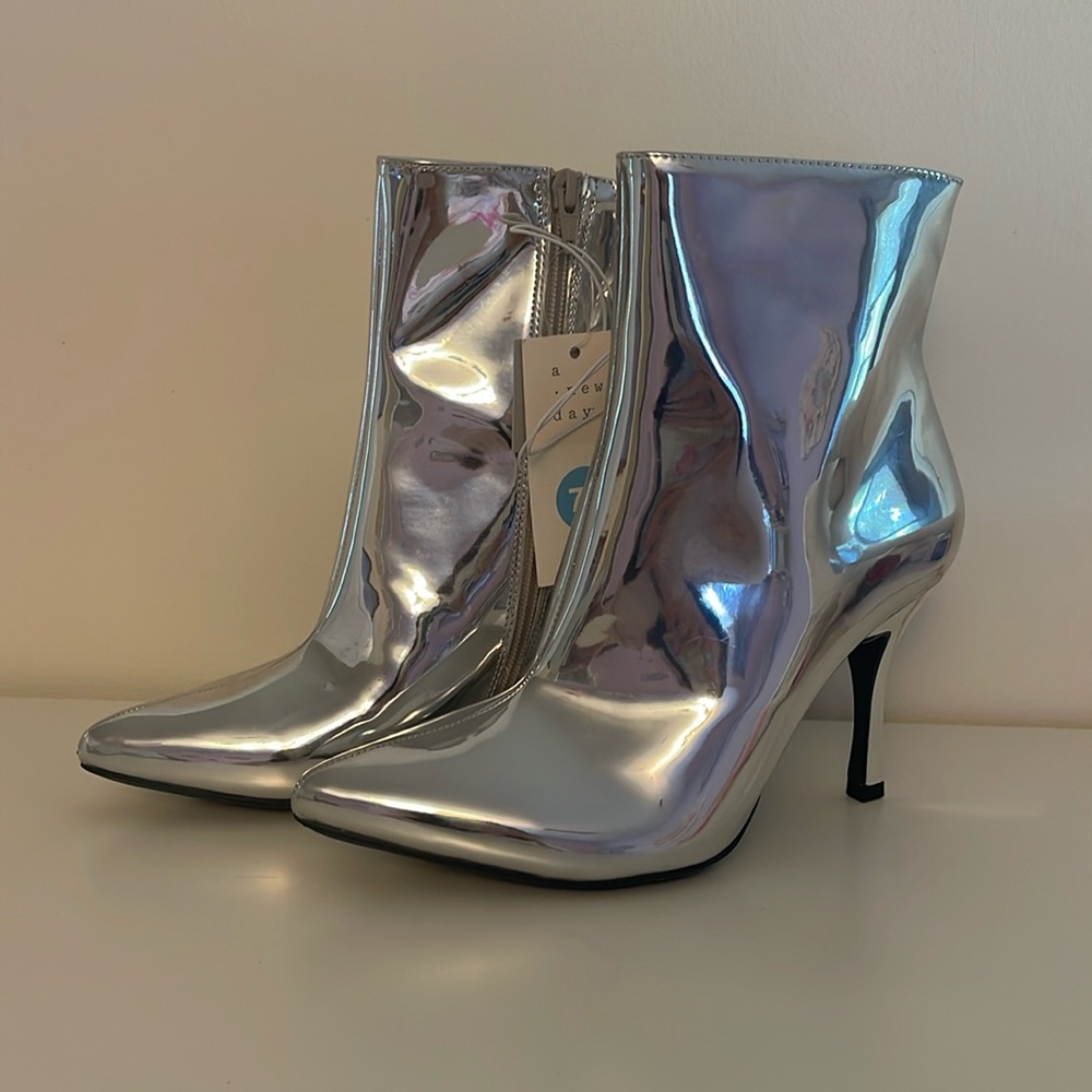 Shandra Ankle Boots